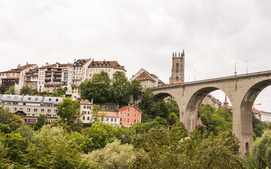 Fototapeta na wymiar Fribourg, Freiburg, Altstadt, St. Johann-Brücke, Schweiz
