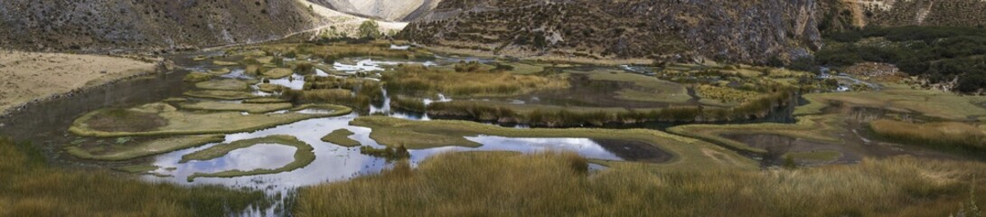 Naklejka premium Laguna del bosque del amor