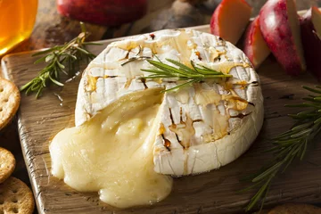 Foto op Aluminium Huisgemaakte Gebakken Brie Met Honing © Brent Hofacker