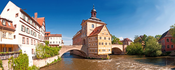 Das malerische Alte Rathaus von Bamberg in Franken - obrazy, fototapety, plakaty