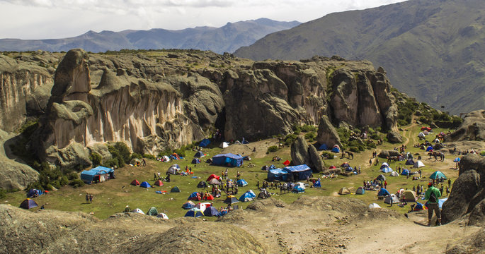 Campamento de media monta&ntilde;a en Marcahuasi
