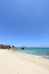 南国の美しいビーチと紺碧の空