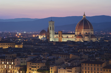 Fototapeta na wymiar Firenze al tramonto dall'alto
