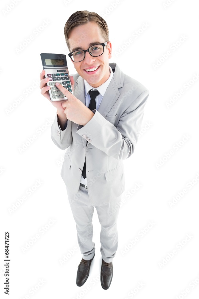 Poster Geeky smiling businessman showing calculator