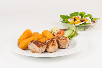 Schweinemedaillions mit Kroketten