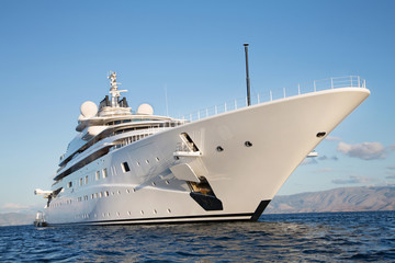Immens große Mega Yacht: Wohlstand Konzept Milliardäre