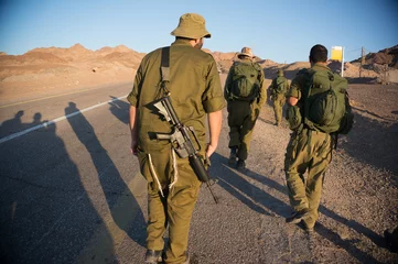 Papier Peint photo Lavable moyen-Orient Soldiers patrol in desert