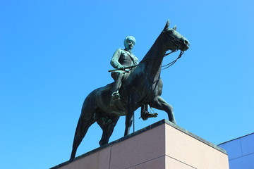 Fototapeta premium Reiterstatue Carl Gustaf Emil Mannerheim in Helsinki (Finnland)