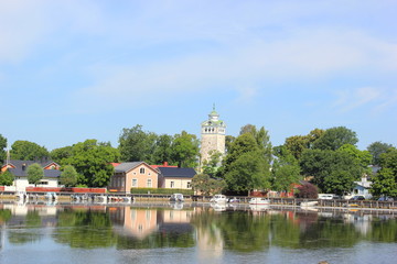 Fototapeta premium Blick vom Hafen auf die Stadt Ekenäs (Tammisaari) in Finnland