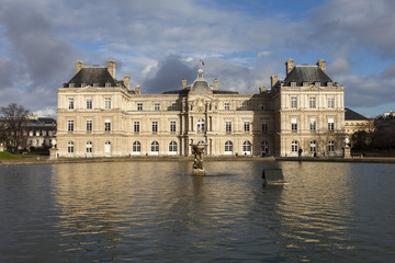 Fototapeta na wymiar Palace in Luxembourg Park in Paris