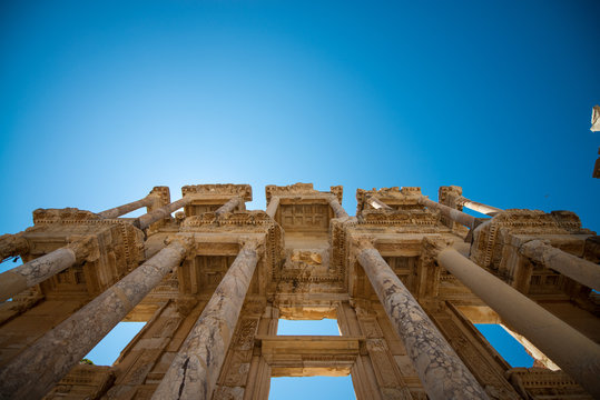 efes & k&uuml;t&uuml;phane