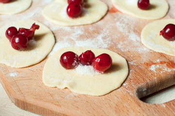 Cooking dumplings with sweet cherries