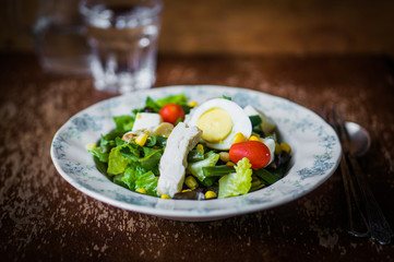 Fototapeta na wymiar Green salad with vegetables