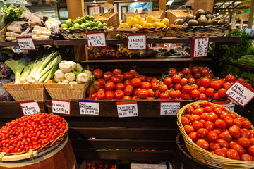 Fototapeta na wymiar Fruits and Vegetables at the Farmer's Market