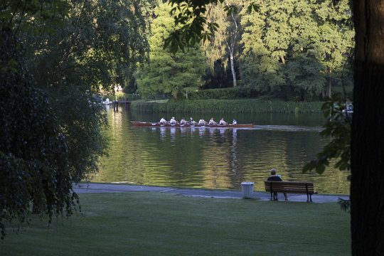 Ruderachter auf dem Kanal
