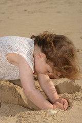 jouer avec le sable