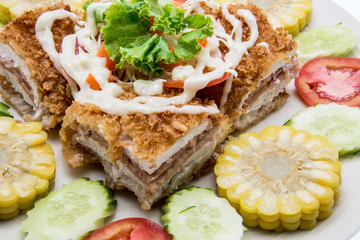 Cordon bleu with vegetables garnish