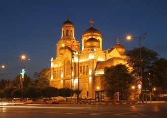 Fototapeta na wymiar Кафедральный собор в г. Варна (Болгария)