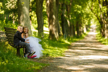 Portrait of two childrens sitting outdoors in spring park - 68539761