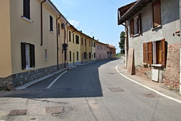 Fototapeta na wymiar Strada di paese