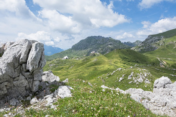 Fototapeta na wymiar Vallata alpina