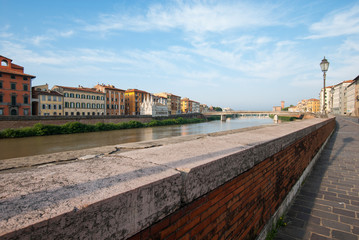 Veduta dei Lungarno Gambacorti di Pisa, Italia