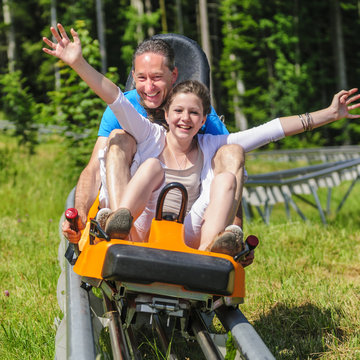 Spass auf der Sommerrodelbahn