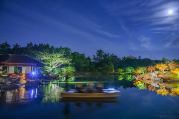 秋の夜の栗林公園-水鏡2