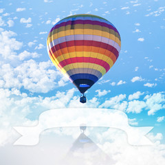 Fototapeta premium Hot air balloon on sea with cloud and blank ribbon for put text