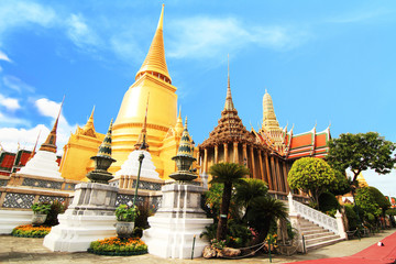 Fototapeta premium Golden pagoda in Thai temple