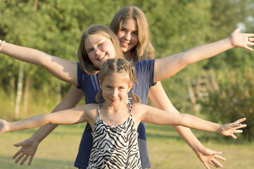 Outdoor portrait of group of teenagers.