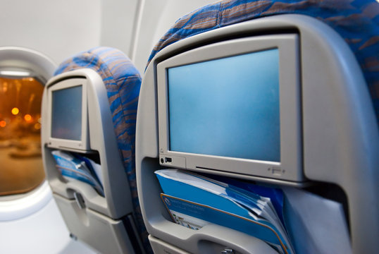 Passenger entertainment displays in the aircraft