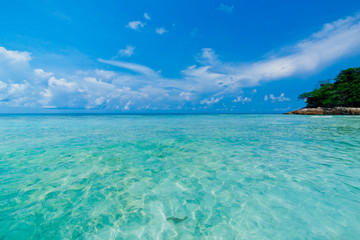 Obraz premium Tropical beach of Andaman Sea in Tachai island - Thailand