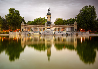 Lago del parque del Retiro