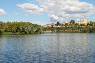 Fototapeta premium Castellet Castle and Foix dam