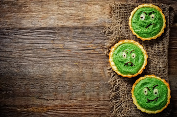 tartlets with spinach cream for Halloween in the form of a monst