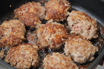 frisch gebratene Frikadellen