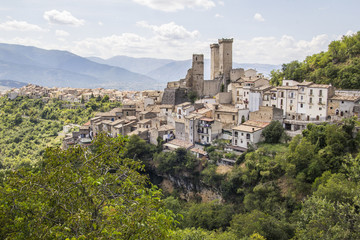Fototapeta na wymiar Castello di Pacentro