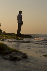 Kimsesiz ve D&uuml;ş&uuml;nceli