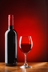 赤ワインとグラス