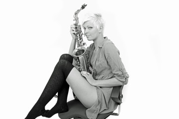 Frau mit Saxophone