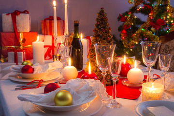 White and red decorations on the Christmas table