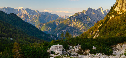 Alpy Julijskie widziane z przełęczy Vršič - obrazy, fototapety, plakaty