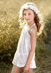 Fototapeta na wymiar portrait of a beautiful little girl in a field