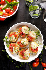 Tomato crostini with mozzarella, oregano and thyme