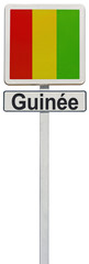 drapeau de Guinée sur panneau de signalisation
