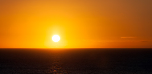 Fototapeta na wymiar Sun over the sea