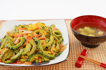 ゴーヤチャンプルーと味噌汁