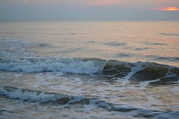 Fototapeta na wymiar Sunrise Waves