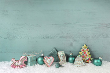 Weihnachtskarte in mintgrün dekoriert mit Lebkuchen